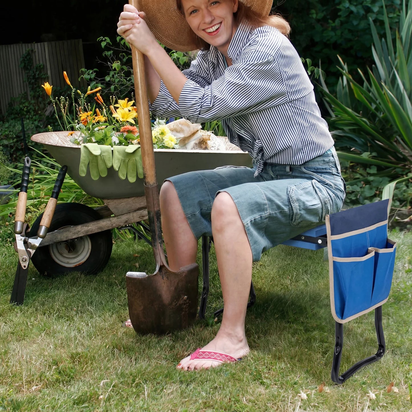 Garden Kneeler and Seat Folding Sturdy Gardening Stool-Black