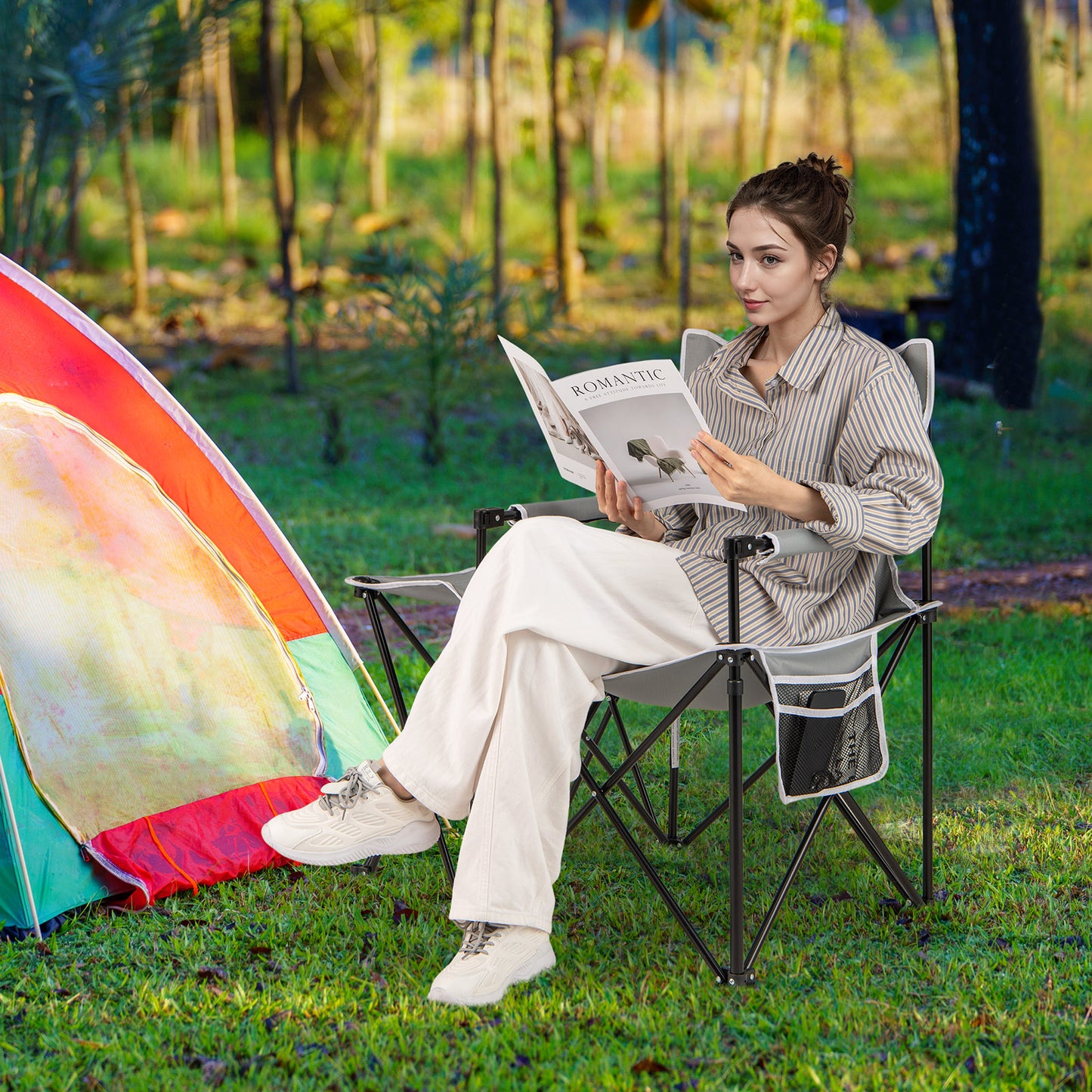 Oversized Camping Chair with Side Table and 2 Storage Pockets-Black